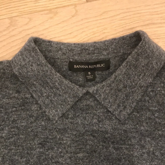 Banana Republic Sweaters - 💕Banana Republic grey wool sweater with collar 💕